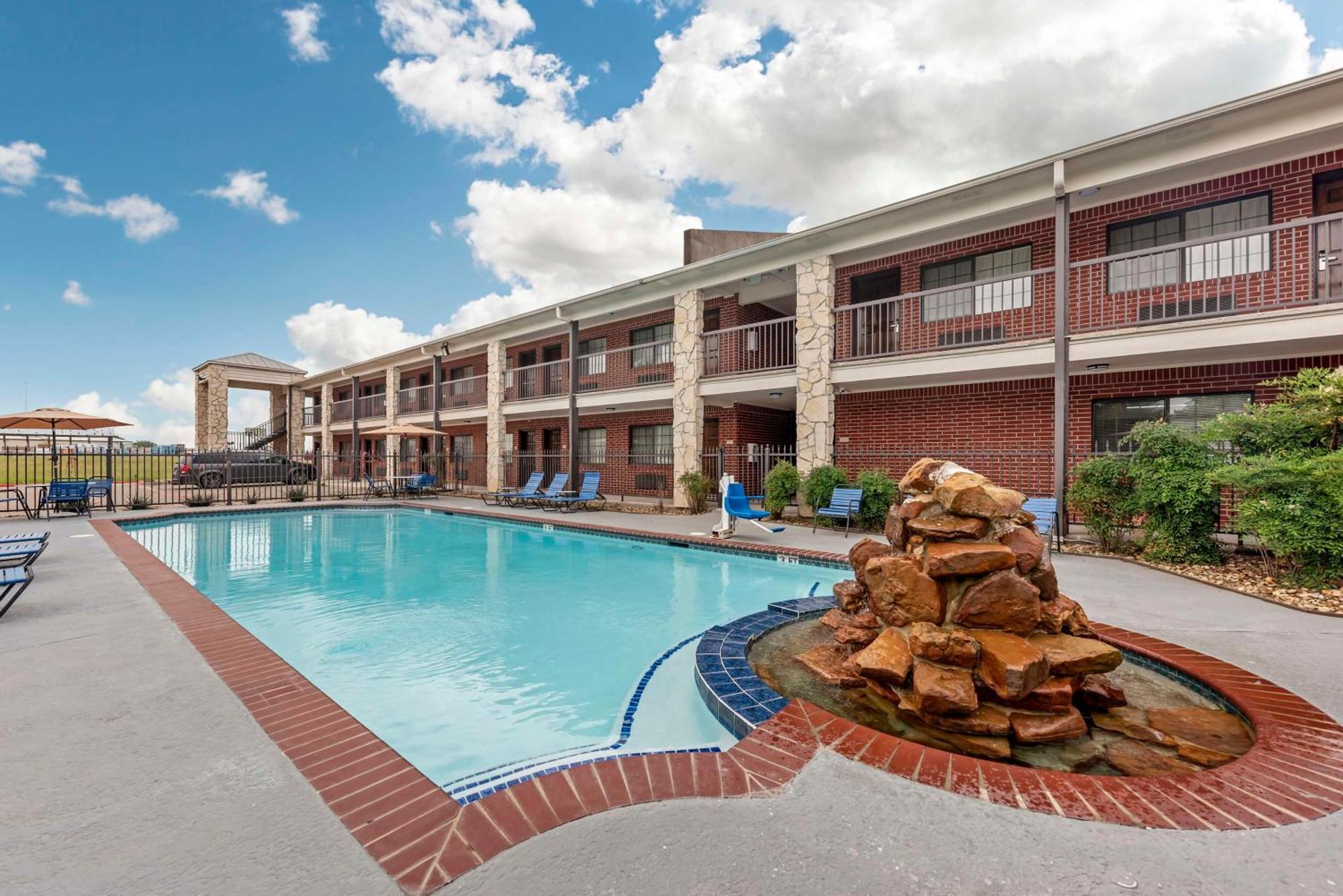 Best Western Inn Of Brenham Εξωτερικό φωτογραφία